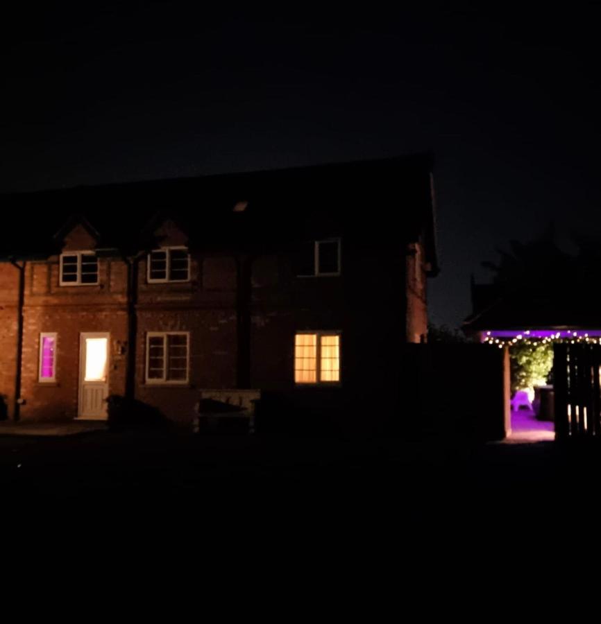 Lincoln Holiday Retreat Lodge With Private Hot Tub Exteriör bild